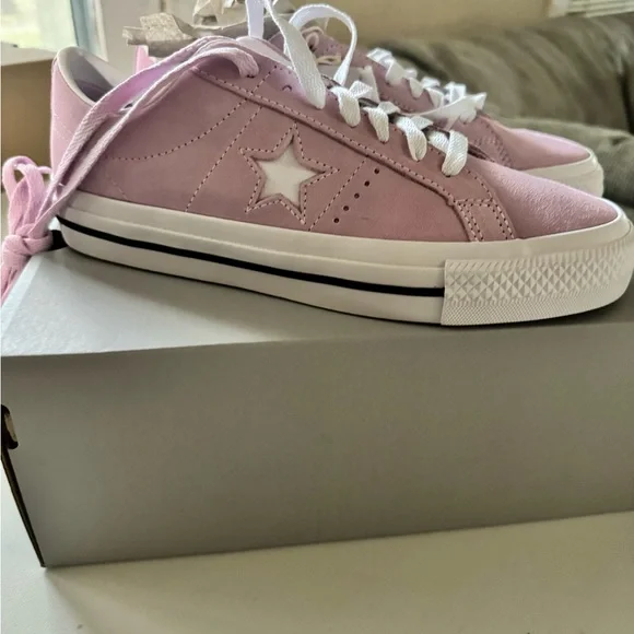 Brand new Urban outfitters pink converse 8.5 womens new in box - Picture 1 of 6